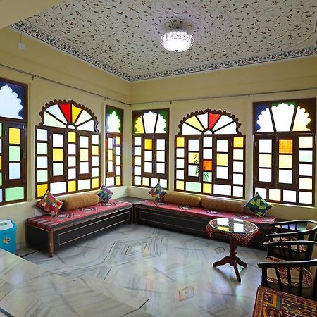 Oyo Home Heritage Near City Palace อุเดเปอร์ ภายนอก รูปภาพ