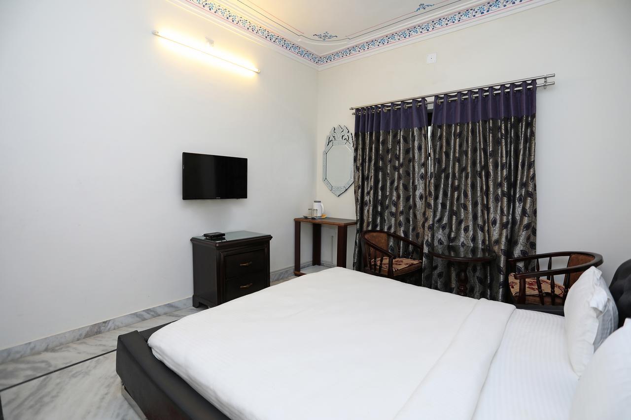 Oyo Home Heritage Near City Palace อุเดเปอร์ ภายนอก รูปภาพ