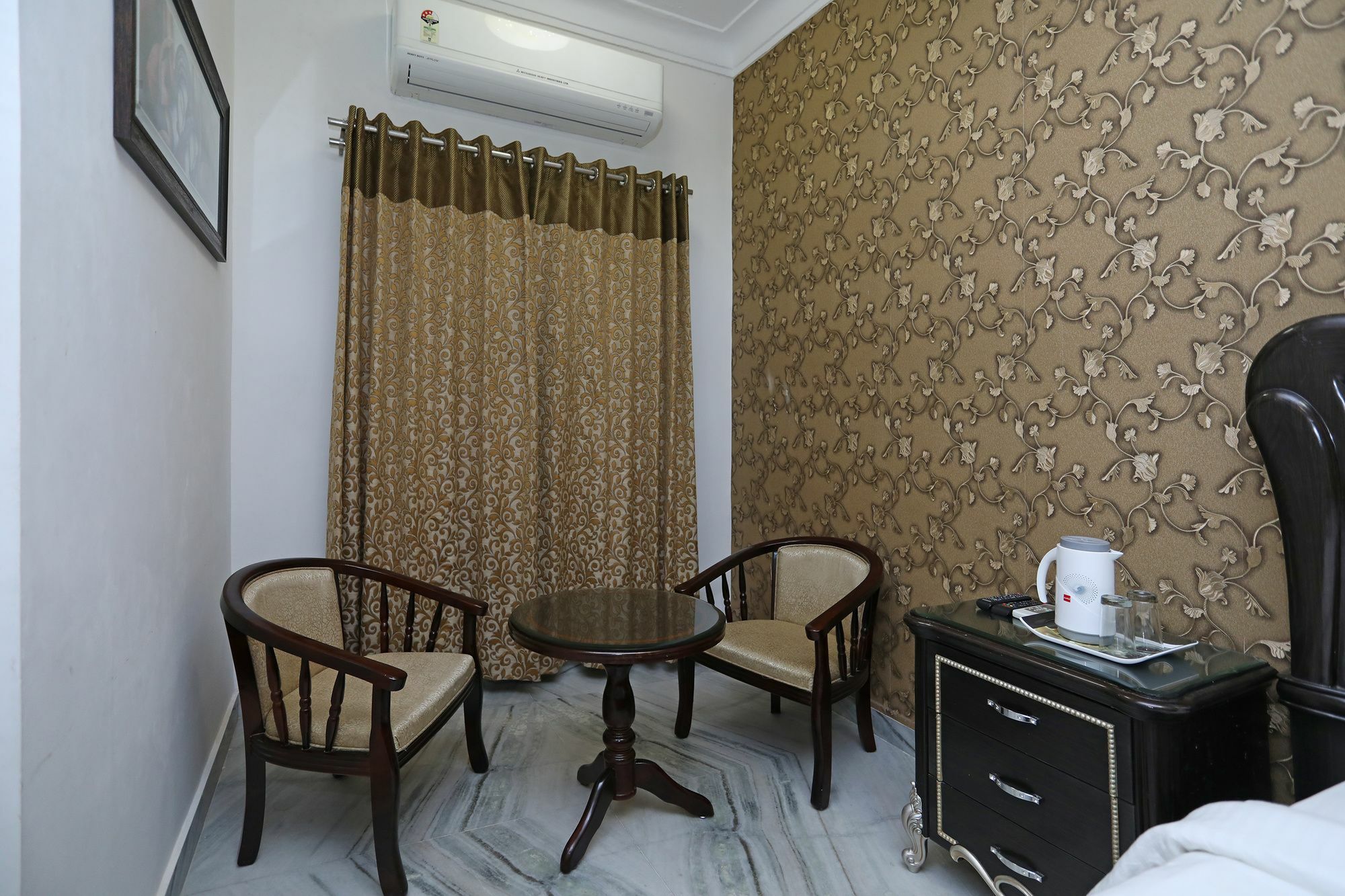 Oyo Home Heritage Near City Palace อุเดเปอร์ ภายนอก รูปภาพ